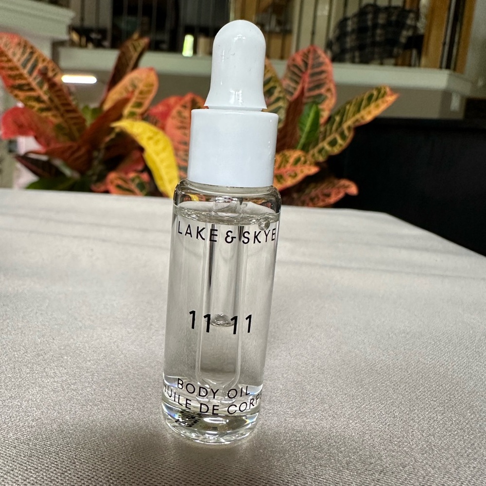 Lake & Skye 11:11 Body Oil sample